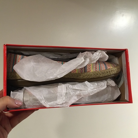 Aerosoles Solitaire Tribal Flats 11 NWT - Picture 4 of 4